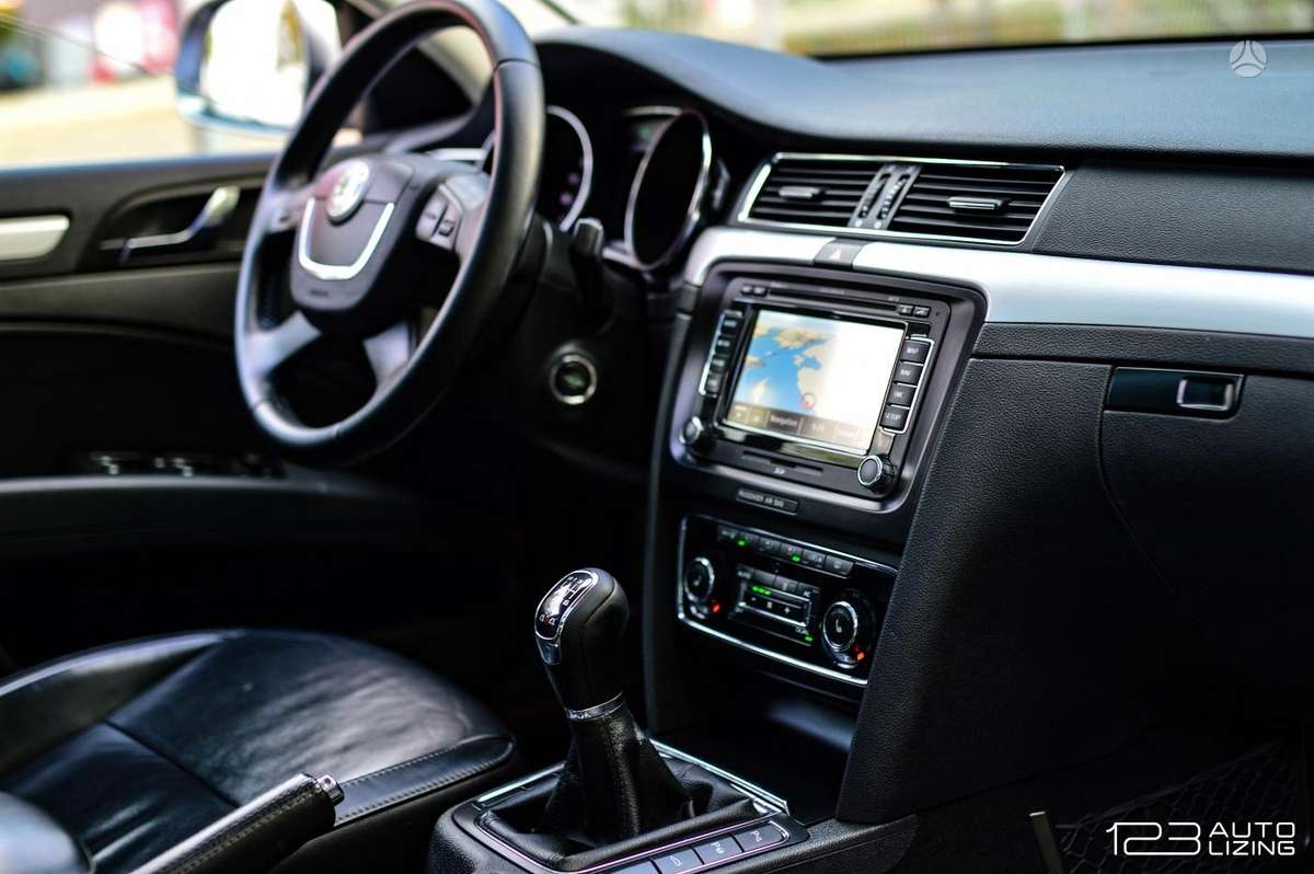 Skoda Superb 2012 — фото 18