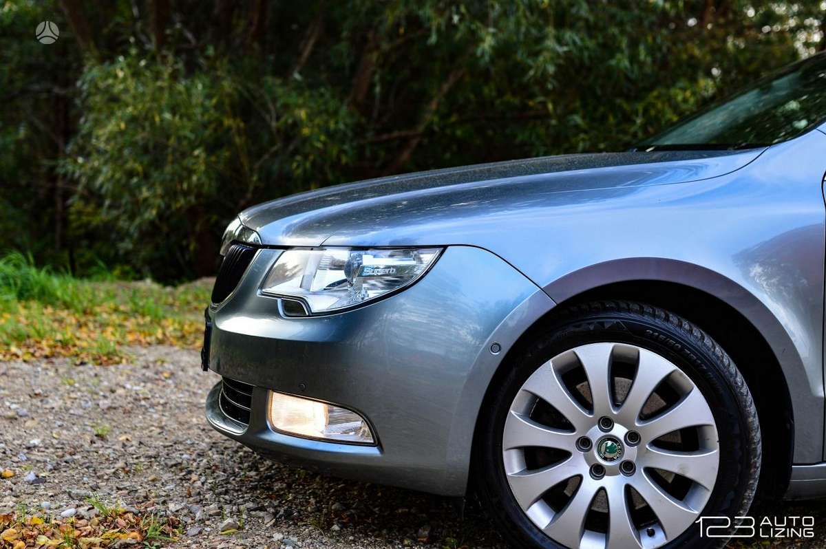 Skoda Superb 2012 — вигляд ззаду