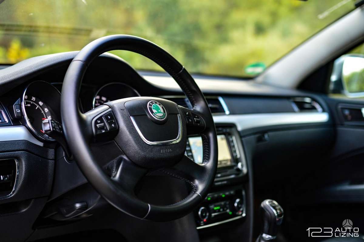 Skoda Superb 2012 — фото 22