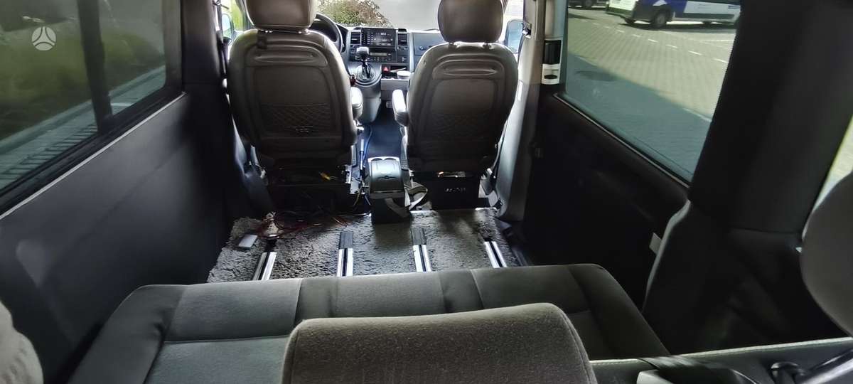 Volkswagen Caravelle 2009 — photo 28