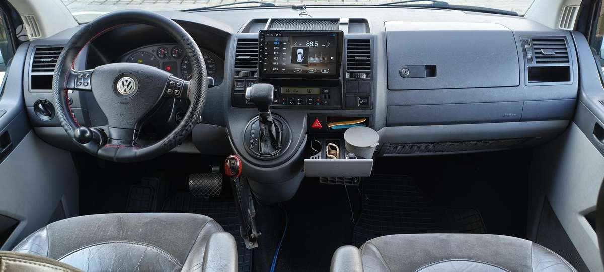 Volkswagen Caravelle 2009 — interior
