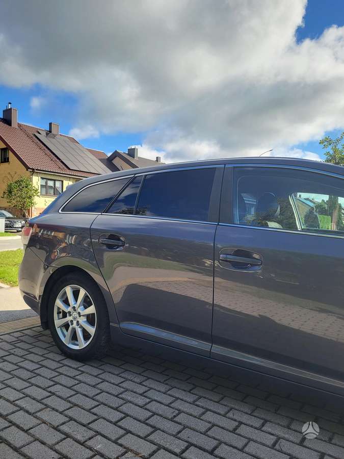 Toyota Avensis 2009 — photo 10
