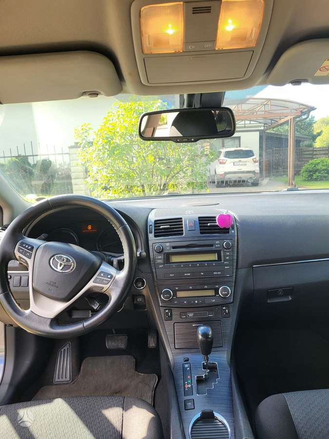 Toyota Avensis 2009 — photo 8
