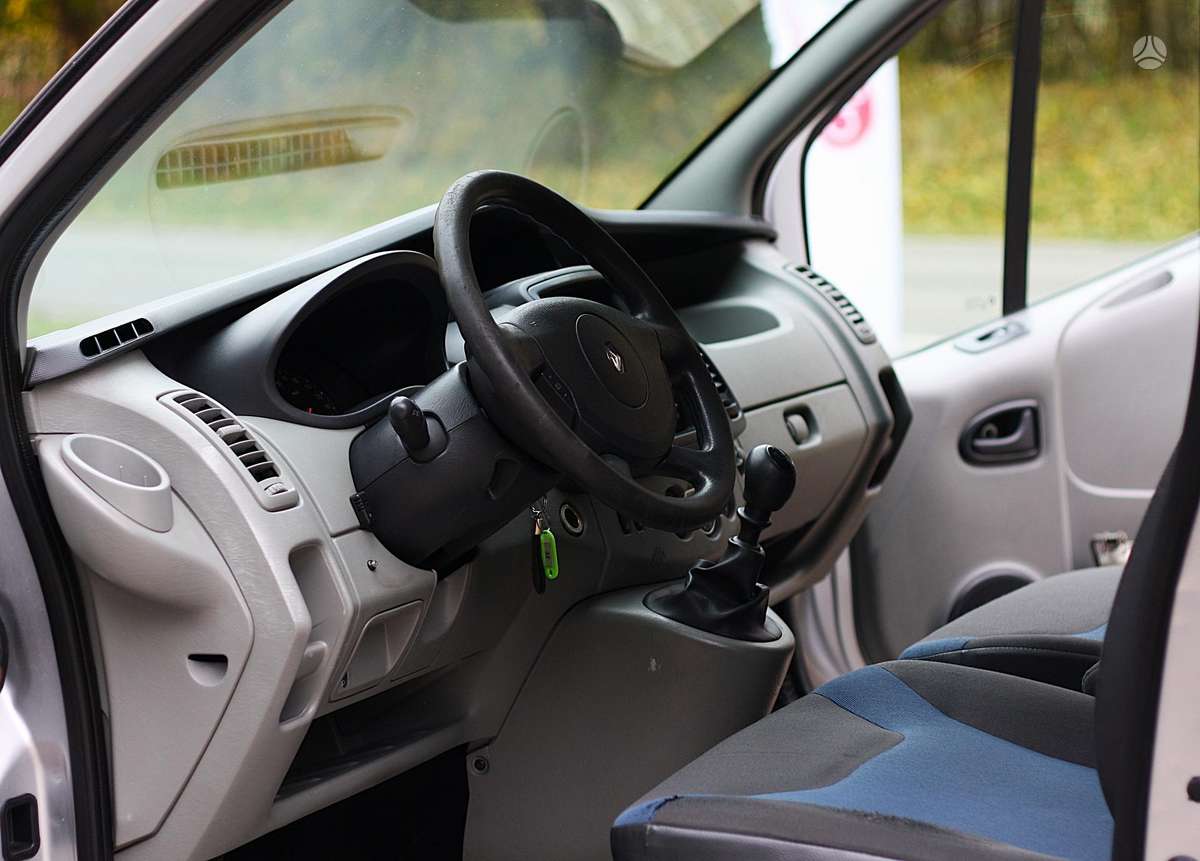 Renault Trafic 2011 — фото 13