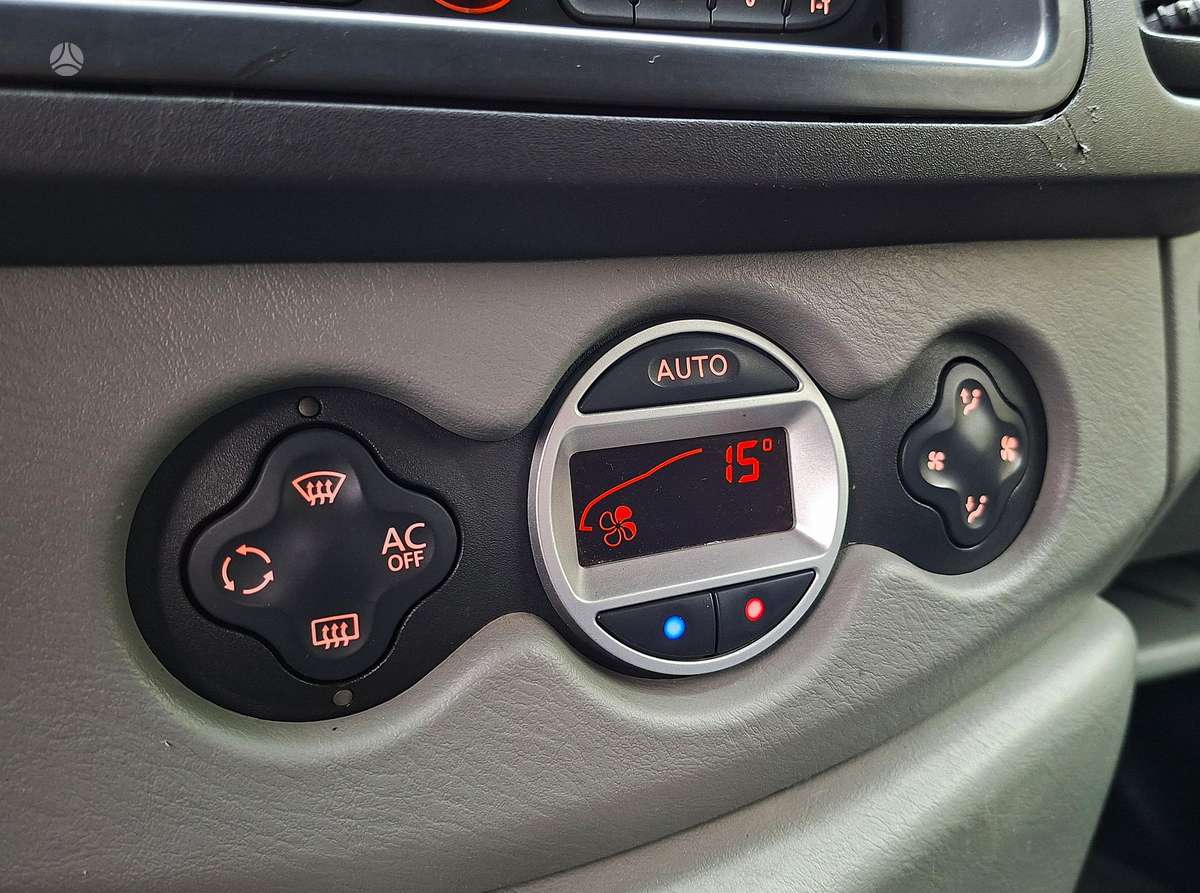 Renault Trafic 2011 — фото 15