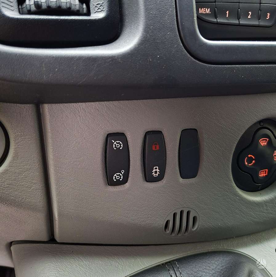 Renault Trafic 2011 — фото 16