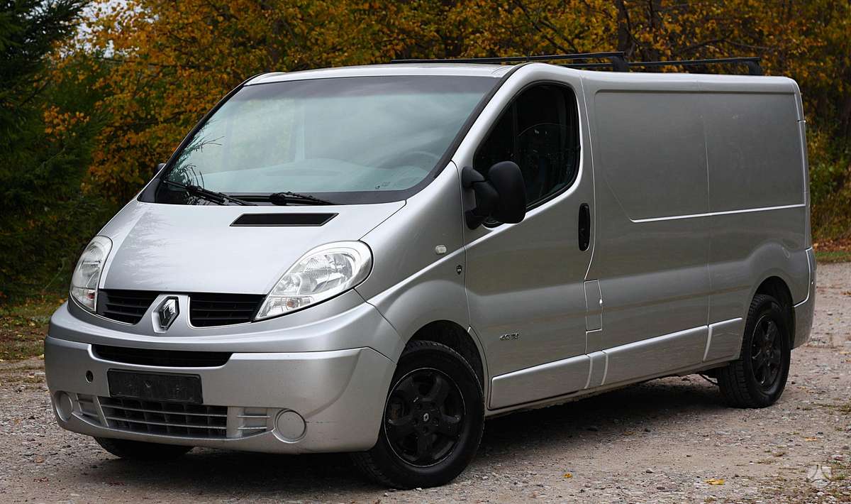 Renault Trafic 2011 — вигляд ззаду