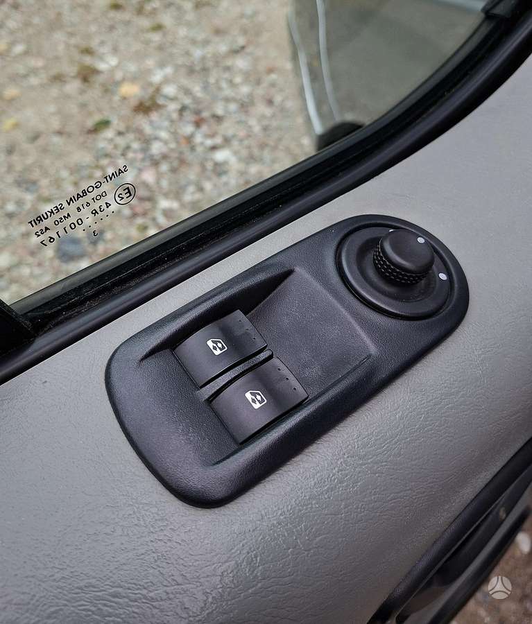 Renault Trafic 2011 — фото 21