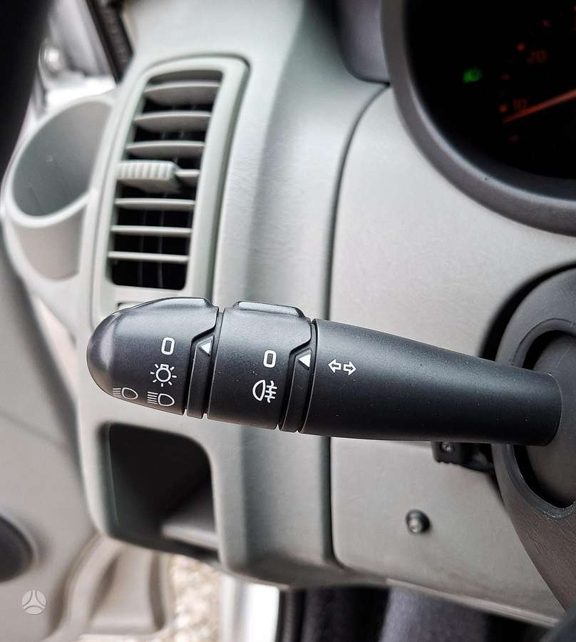Renault Trafic 2011 — фото 22
