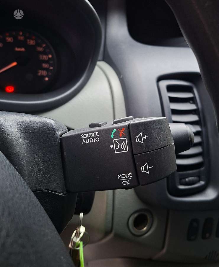Renault Trafic 2011 — фото 23