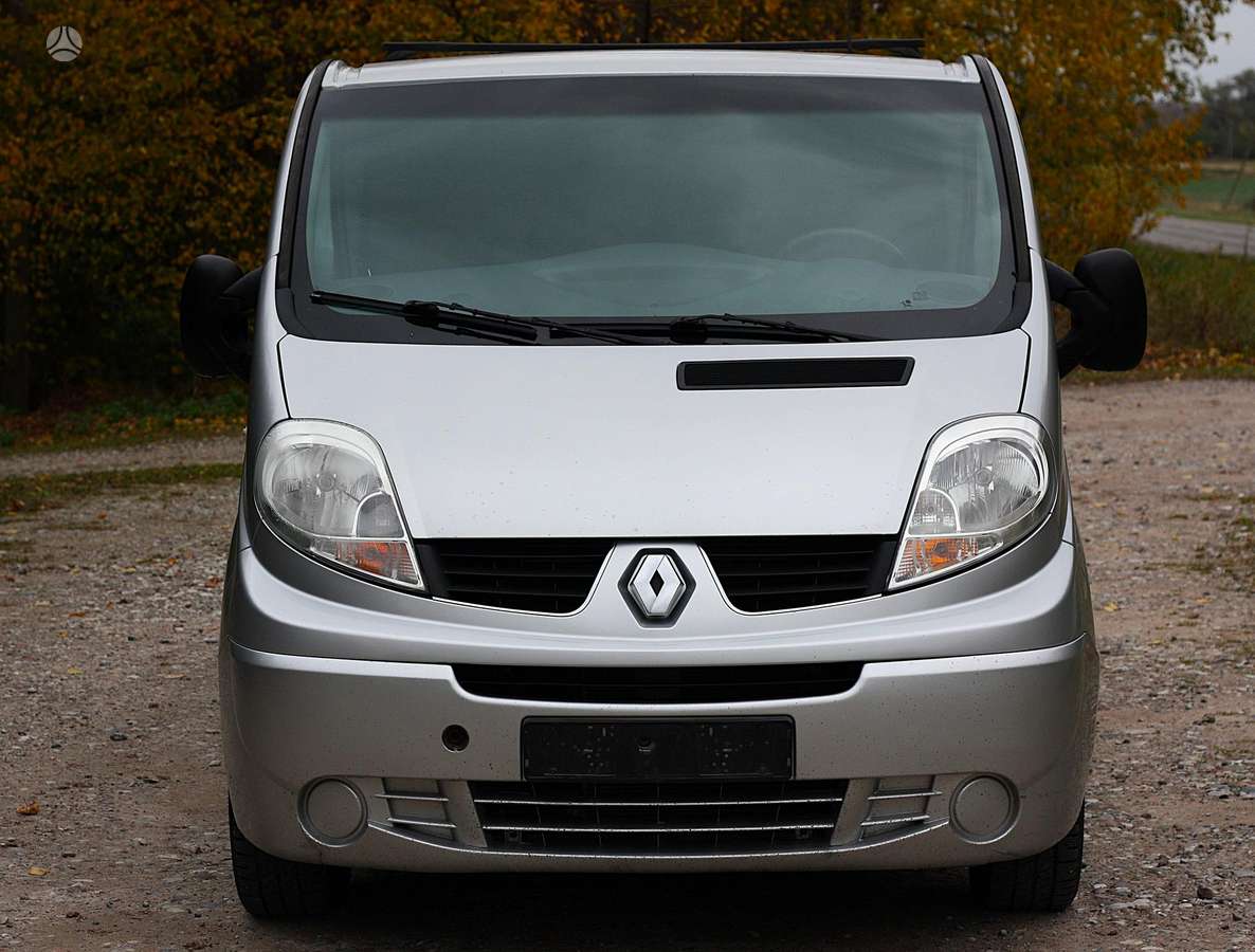 Renault Trafic 2011 — салон