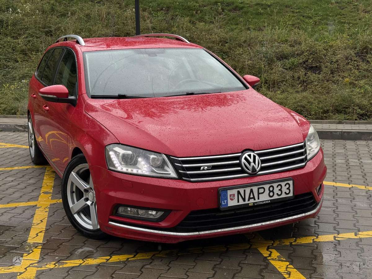 Volkswagen Passat 2014 — rear view