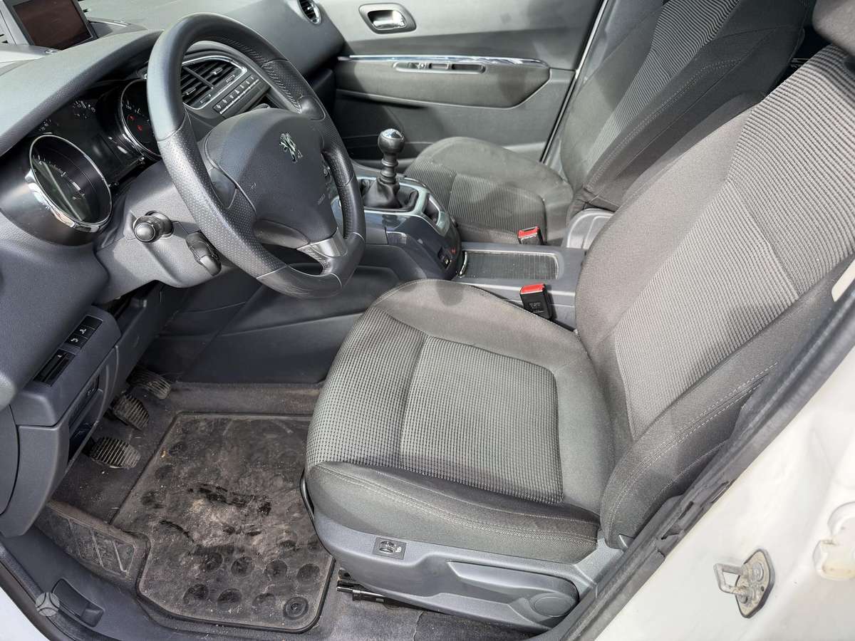Peugeot 5008 2011 — photo 10