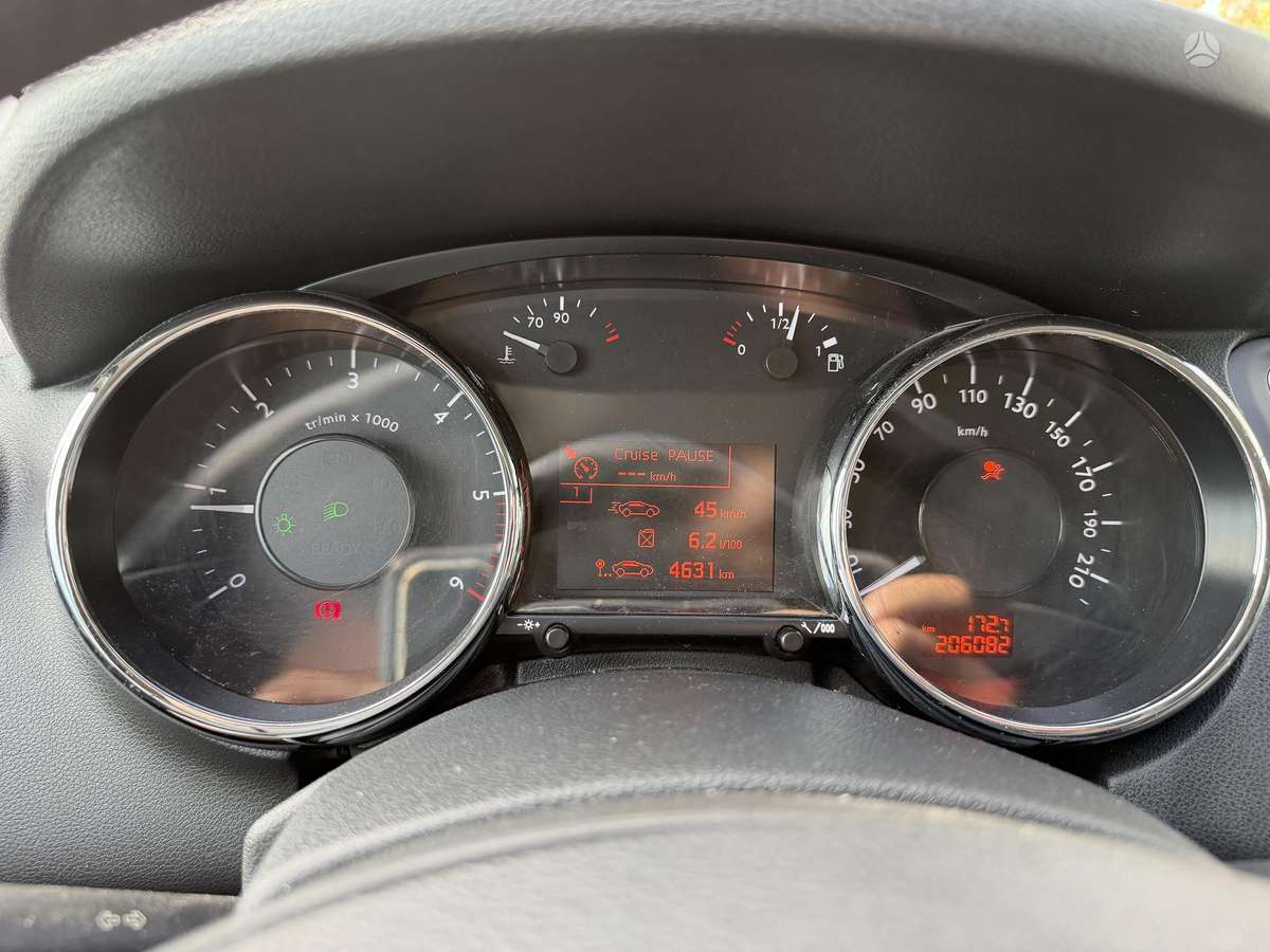 Peugeot 5008 2011 — photo 13