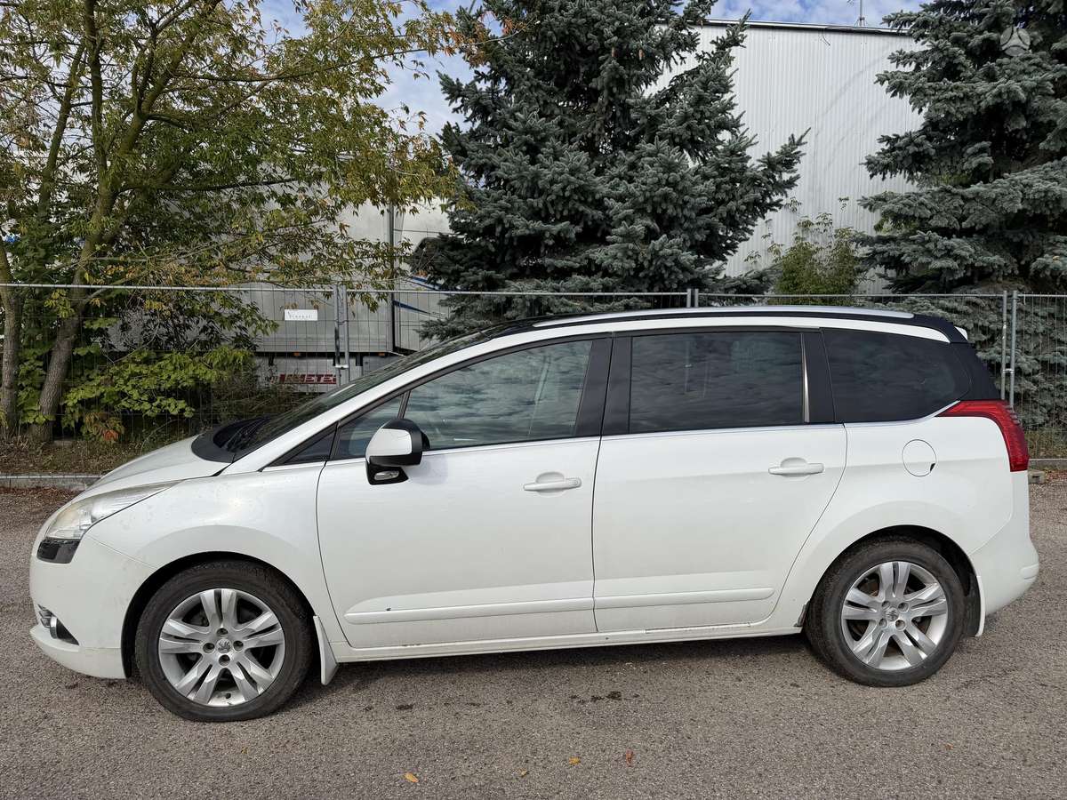 Peugeot 5008 2011 — photo 7