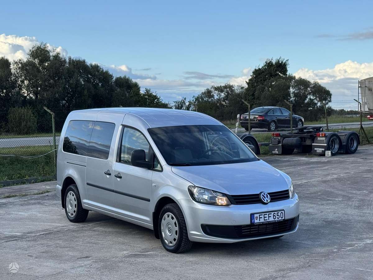 Volkswagen Caddy 2010 — rear view