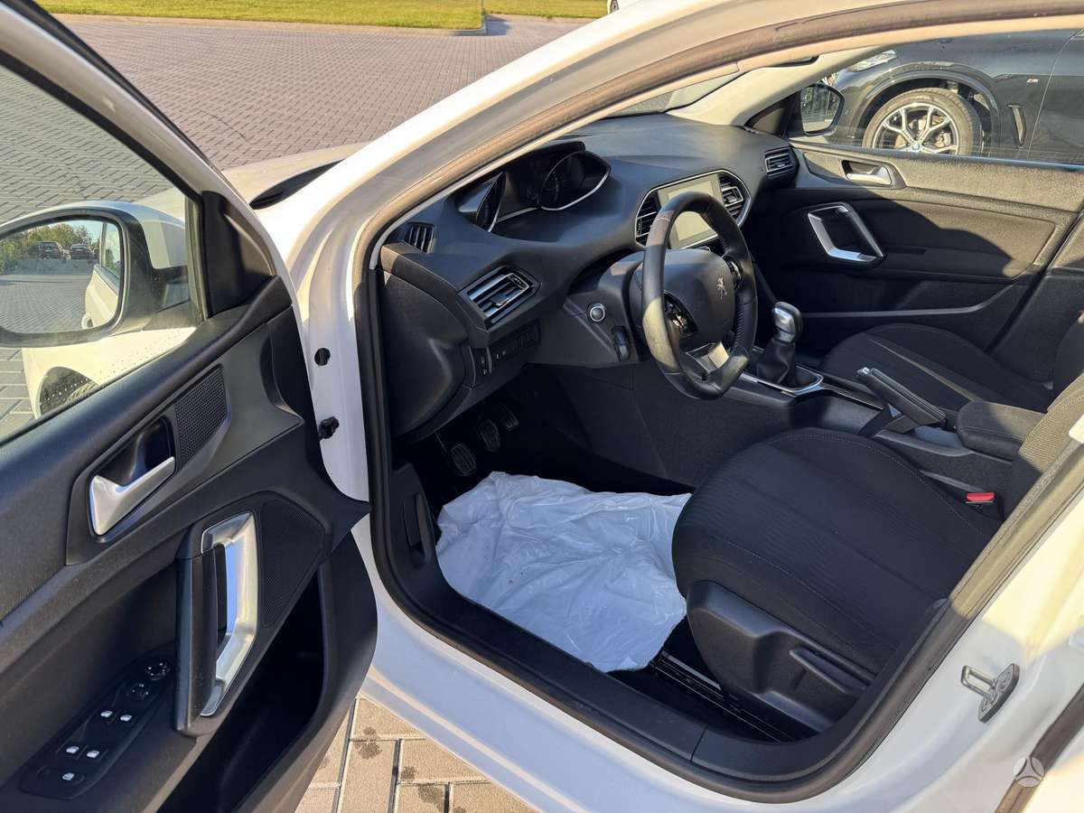 Peugeot 308 2015 — photo 11