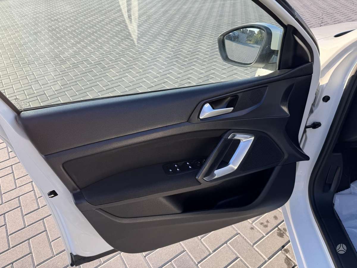 Peugeot 308 2015 — photo 14