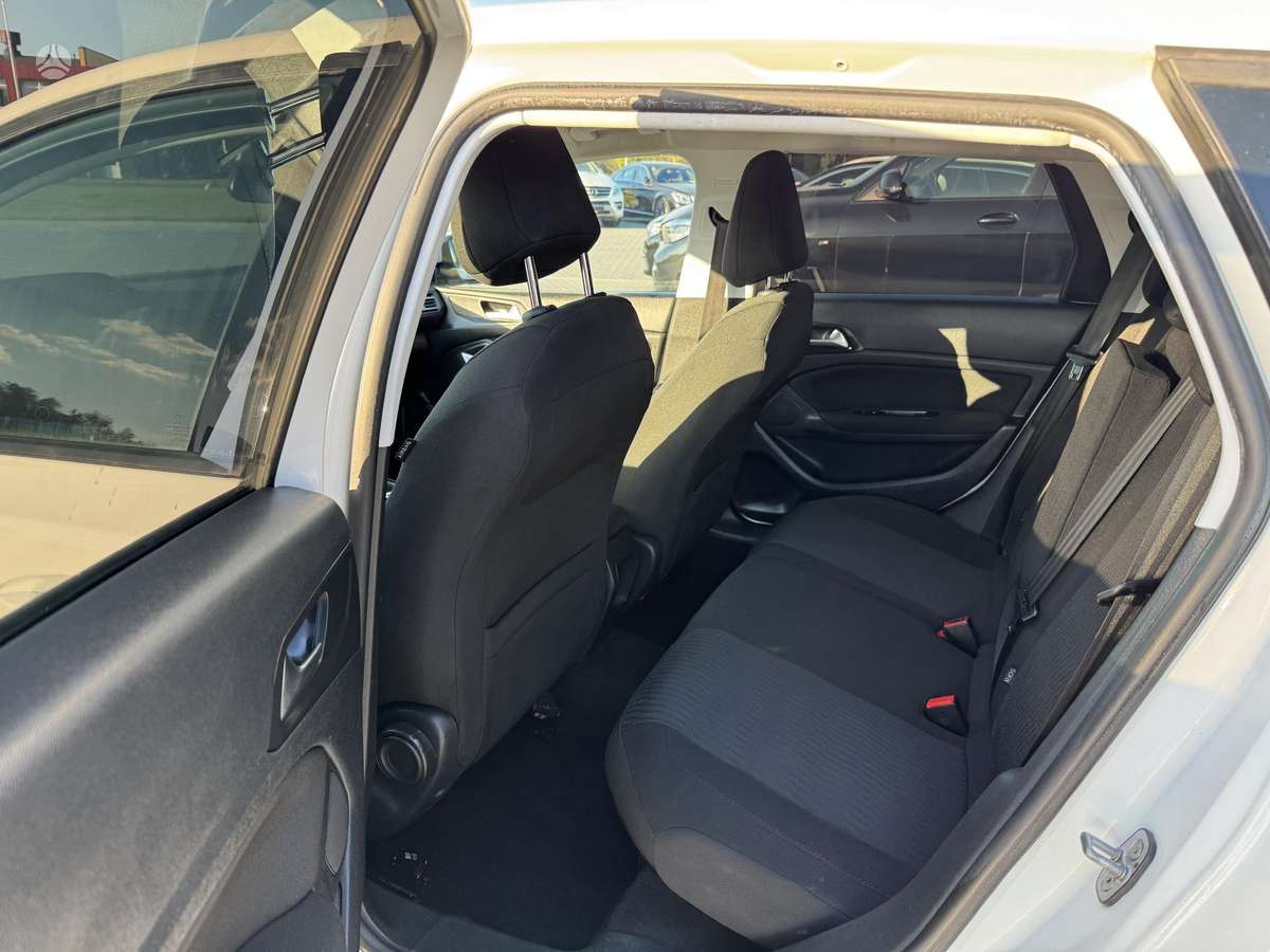 Peugeot 308 2015 — photo 15