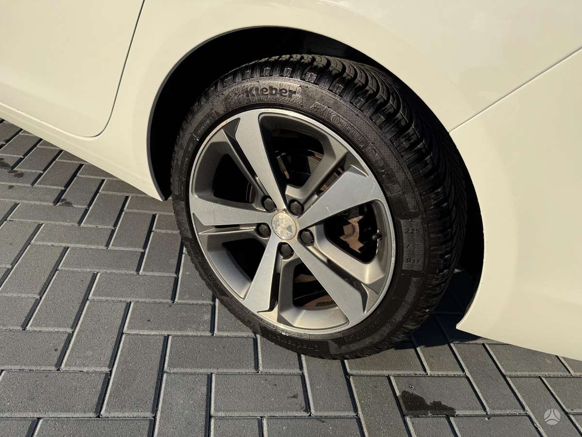 Peugeot 308 2015 — photo 16