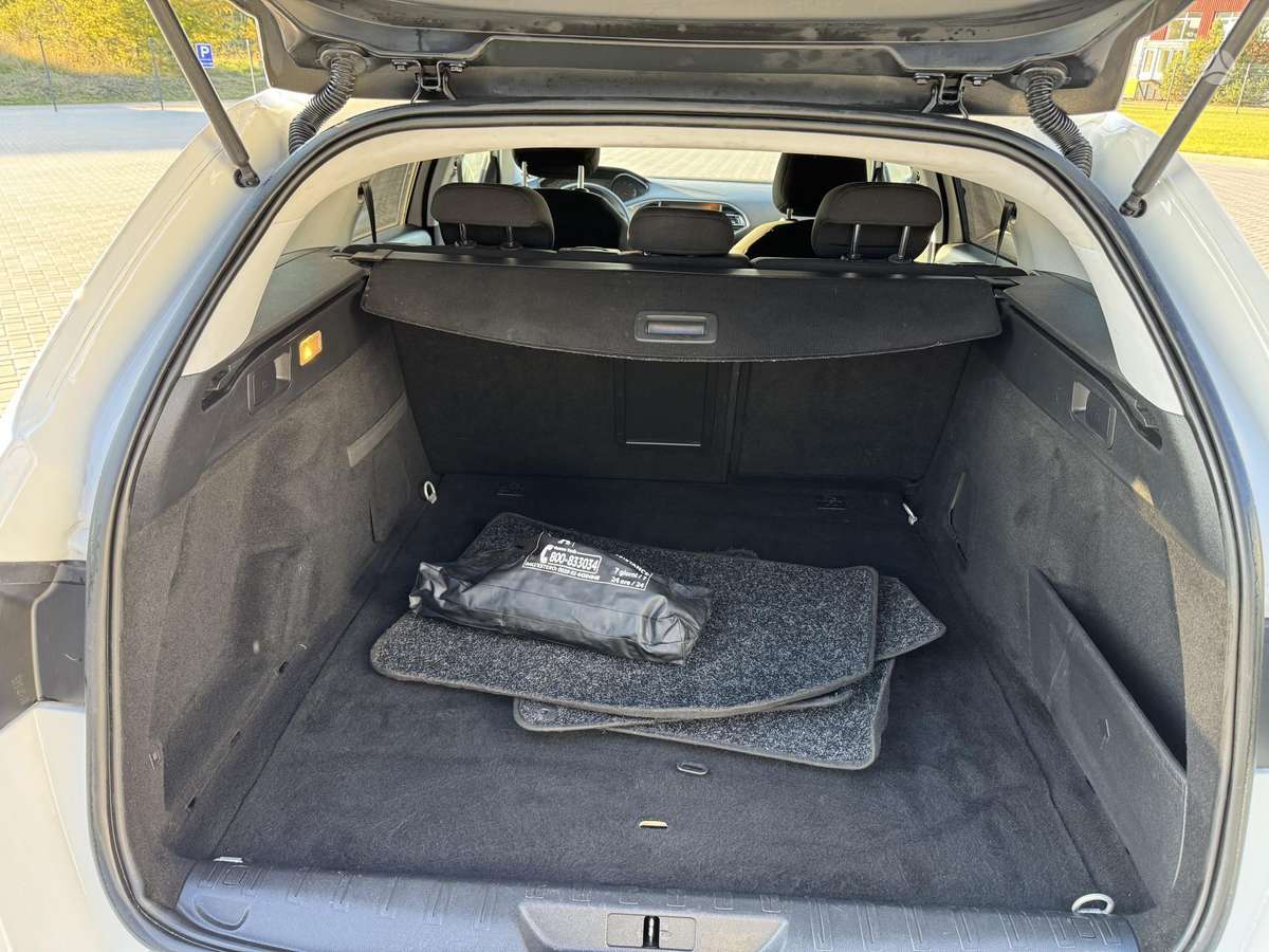 Peugeot 308 2015 — photo 18