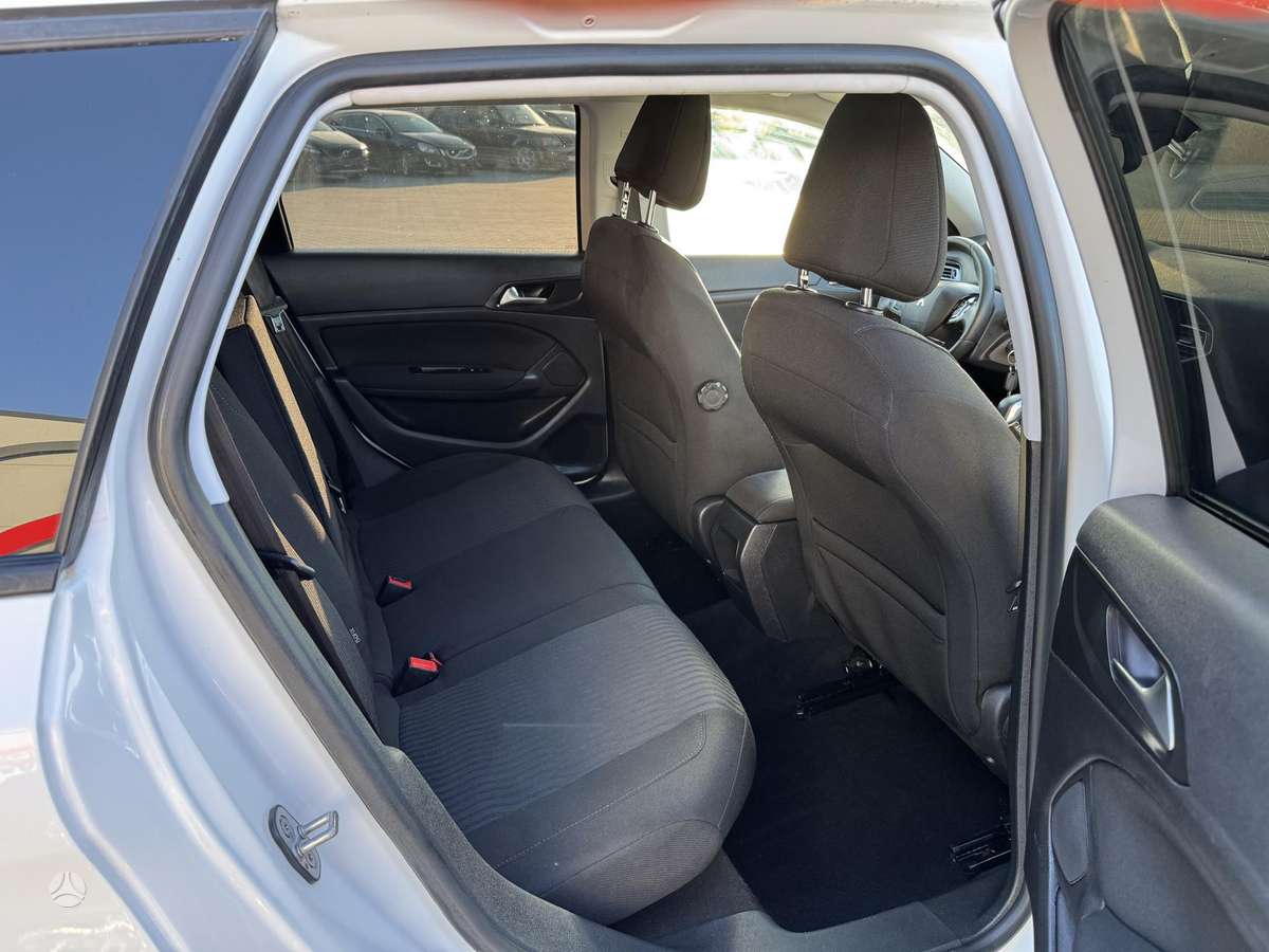 Peugeot 308 2015 — photo 19