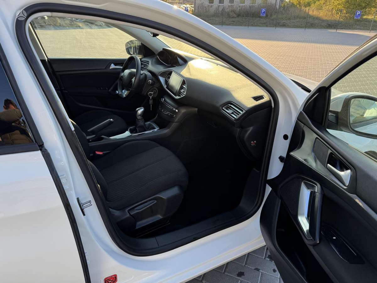 Peugeot 308 2015 — photo 20