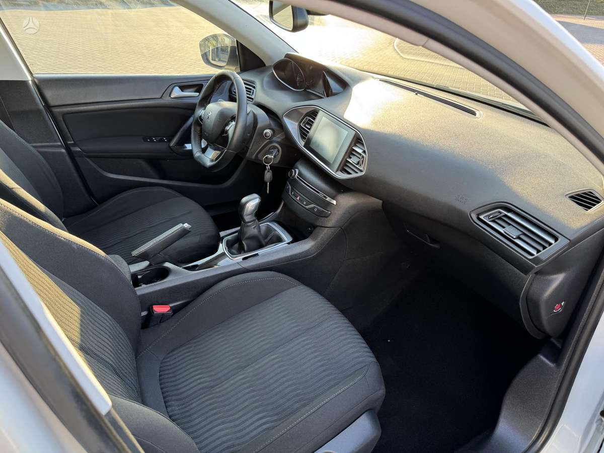 Peugeot 308 2015 — photo 21