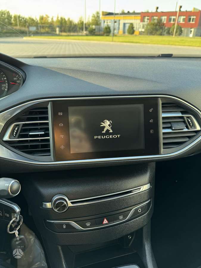 Peugeot 308 2015 — photo 22