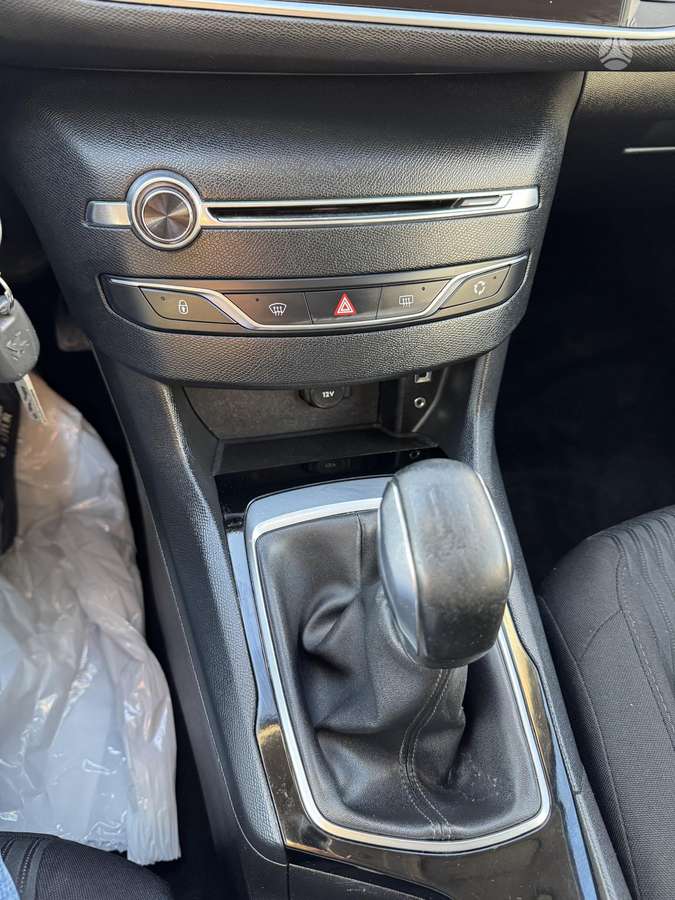 Peugeot 308 2015 — photo 23