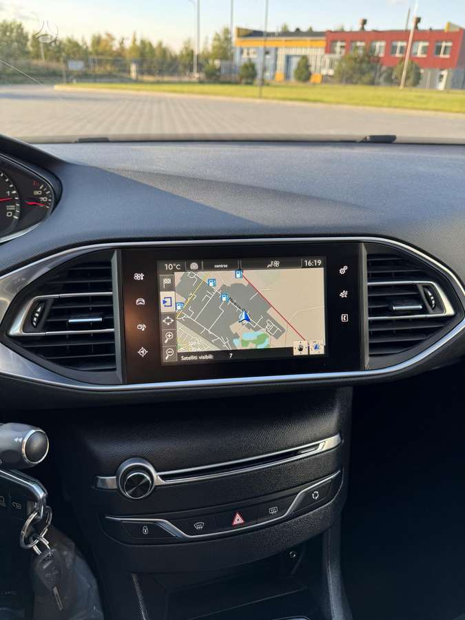 Peugeot 308 2015 — photo 26