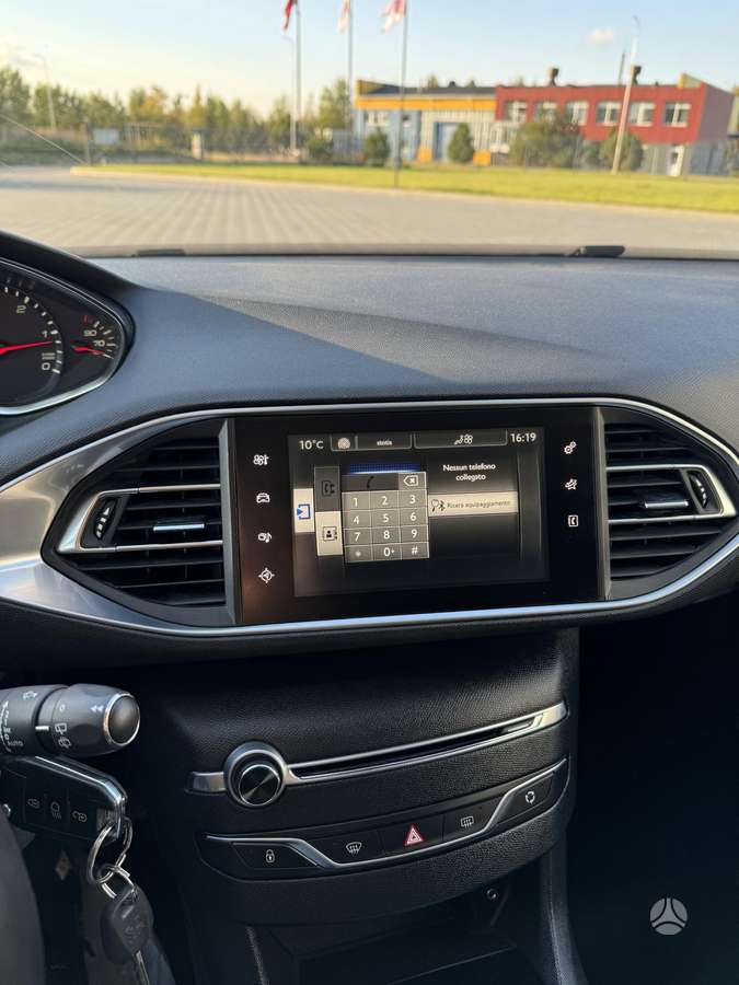 Peugeot 308 2015 — photo 28