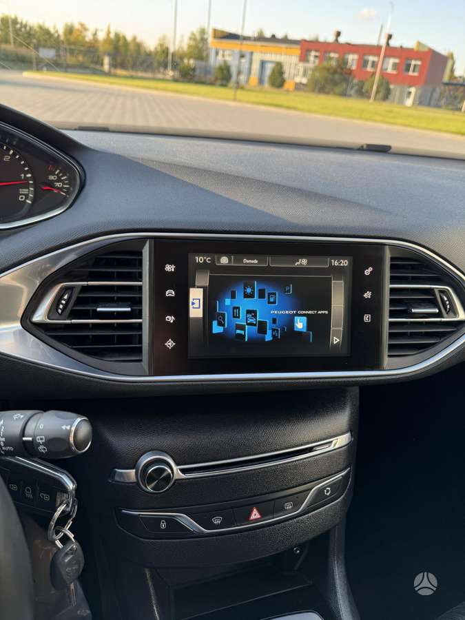 Peugeot 308 2015 — photo 29