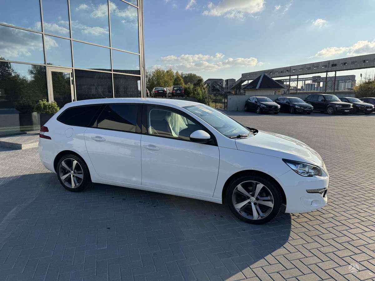 Peugeot 308 2015 — photo 9