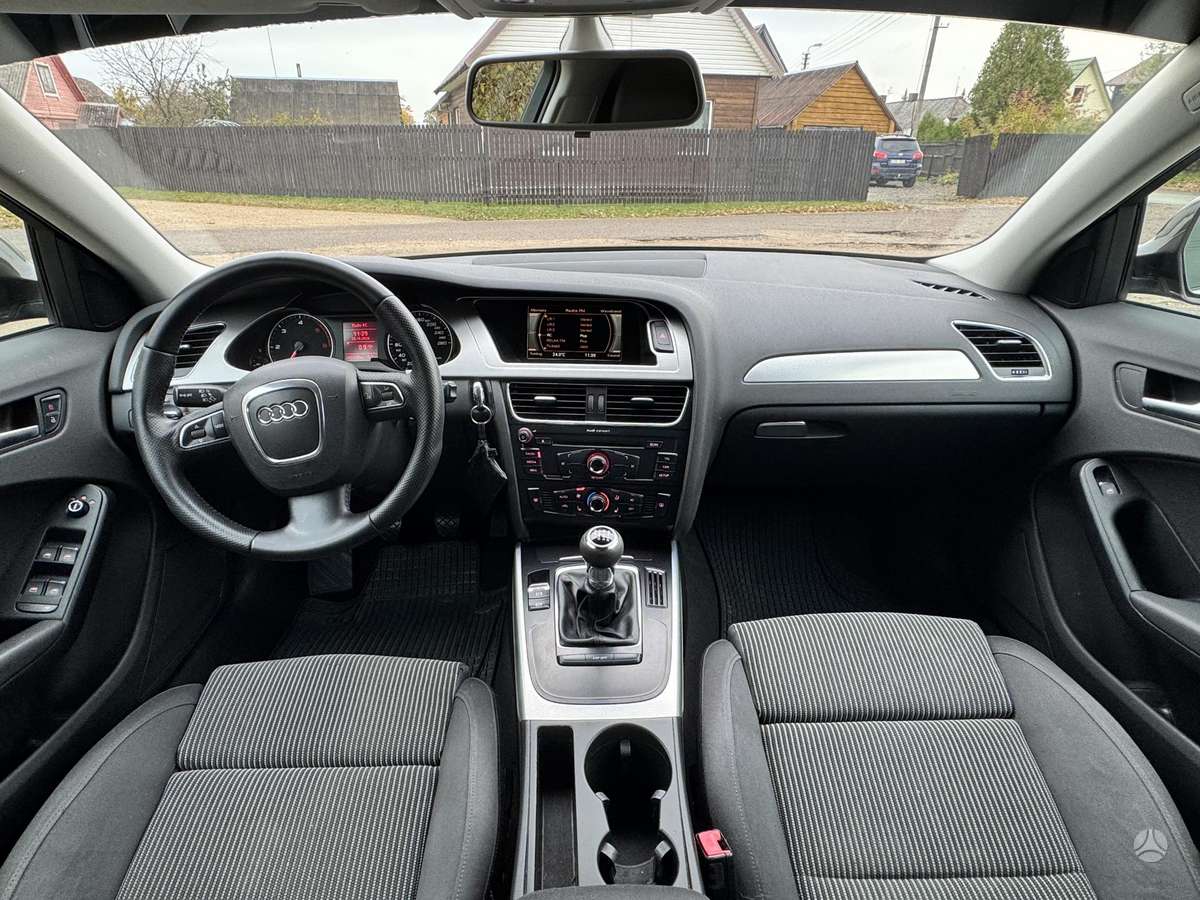 Audi A4 2009 — photo 9