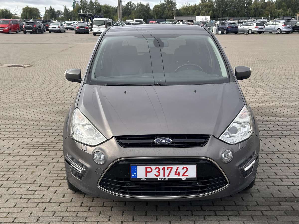 Ford S-MAX 2012 — вигляд ззаду