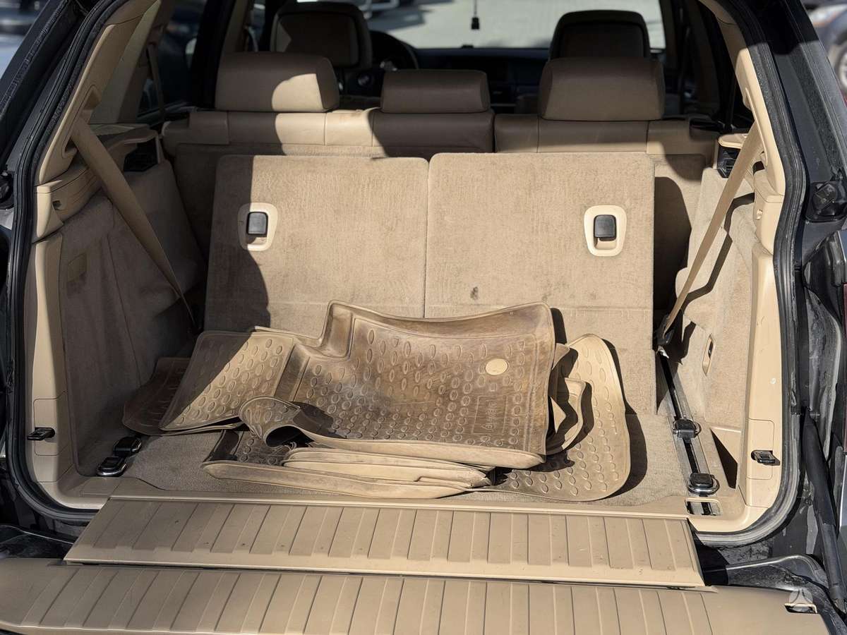 BMW X5 2010 — photo 10