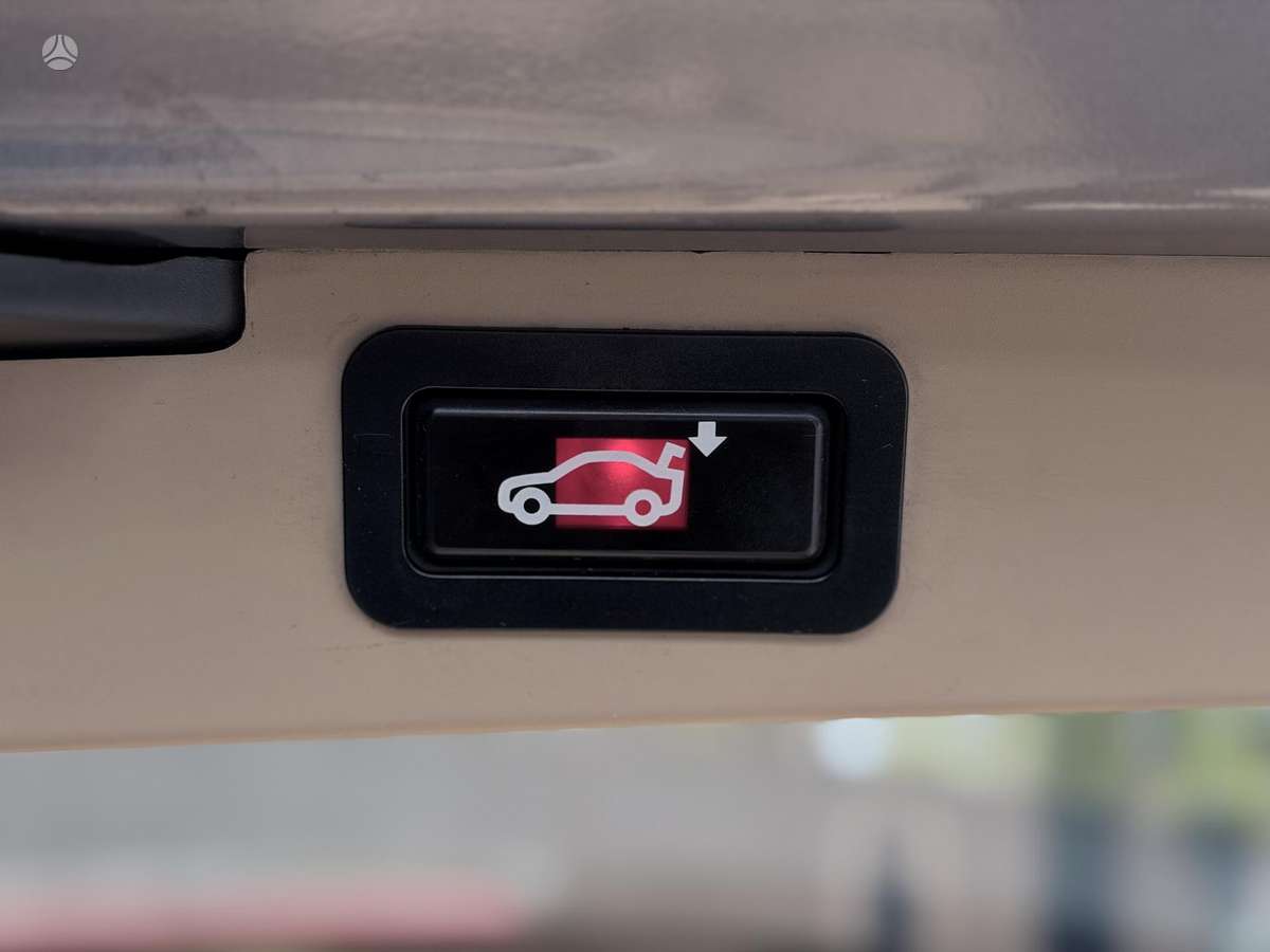 BMW X5 2010 — photo 11