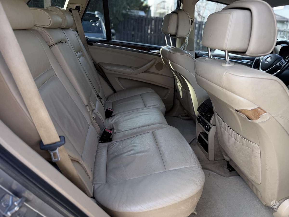 BMW X5 2010 — photo 12
