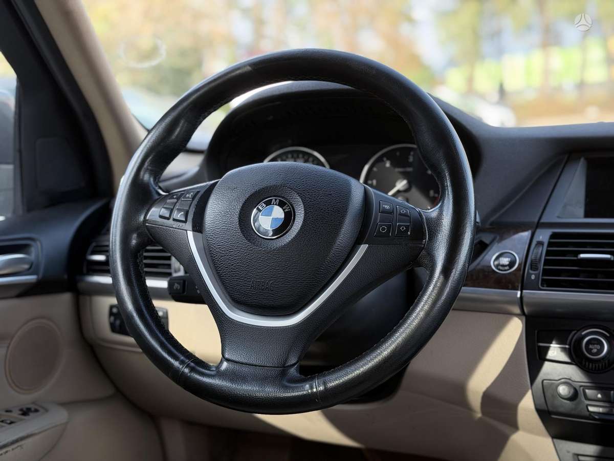 BMW X5 2010 — photo 16