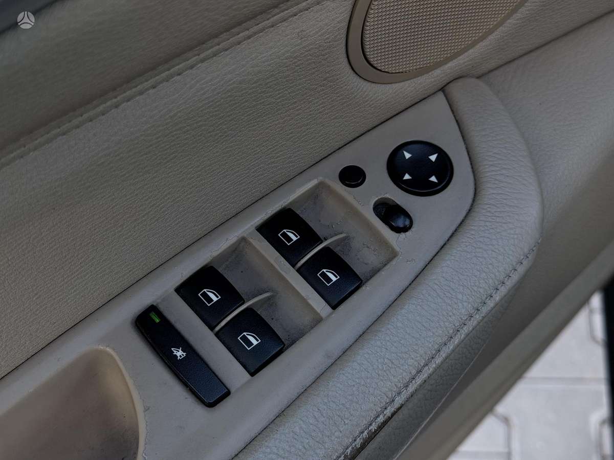 BMW X5 2010 — photo 17