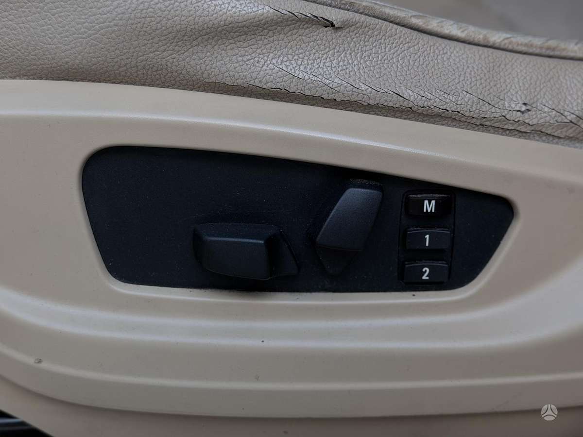 BMW X5 2010 — photo 18