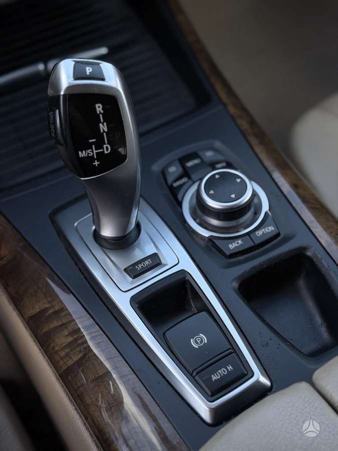 BMW X5 2010 — photo 19