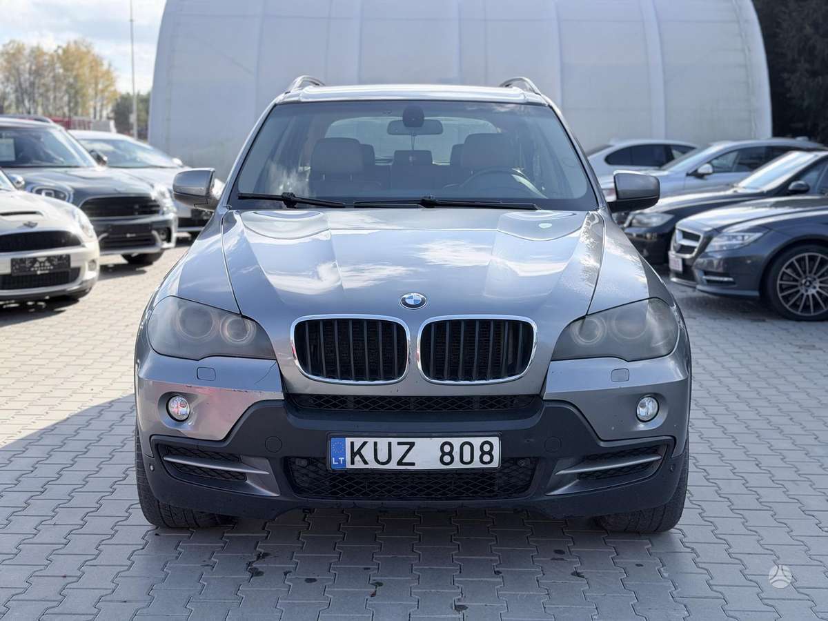 BMW X5 2010 — rear view