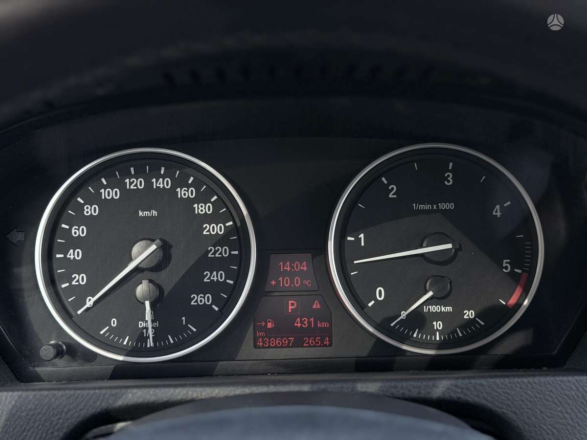 BMW X5 2010 — photo 23