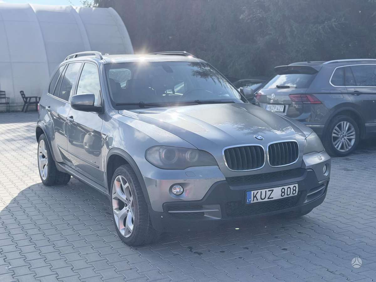 BMW X5 2010 — interior