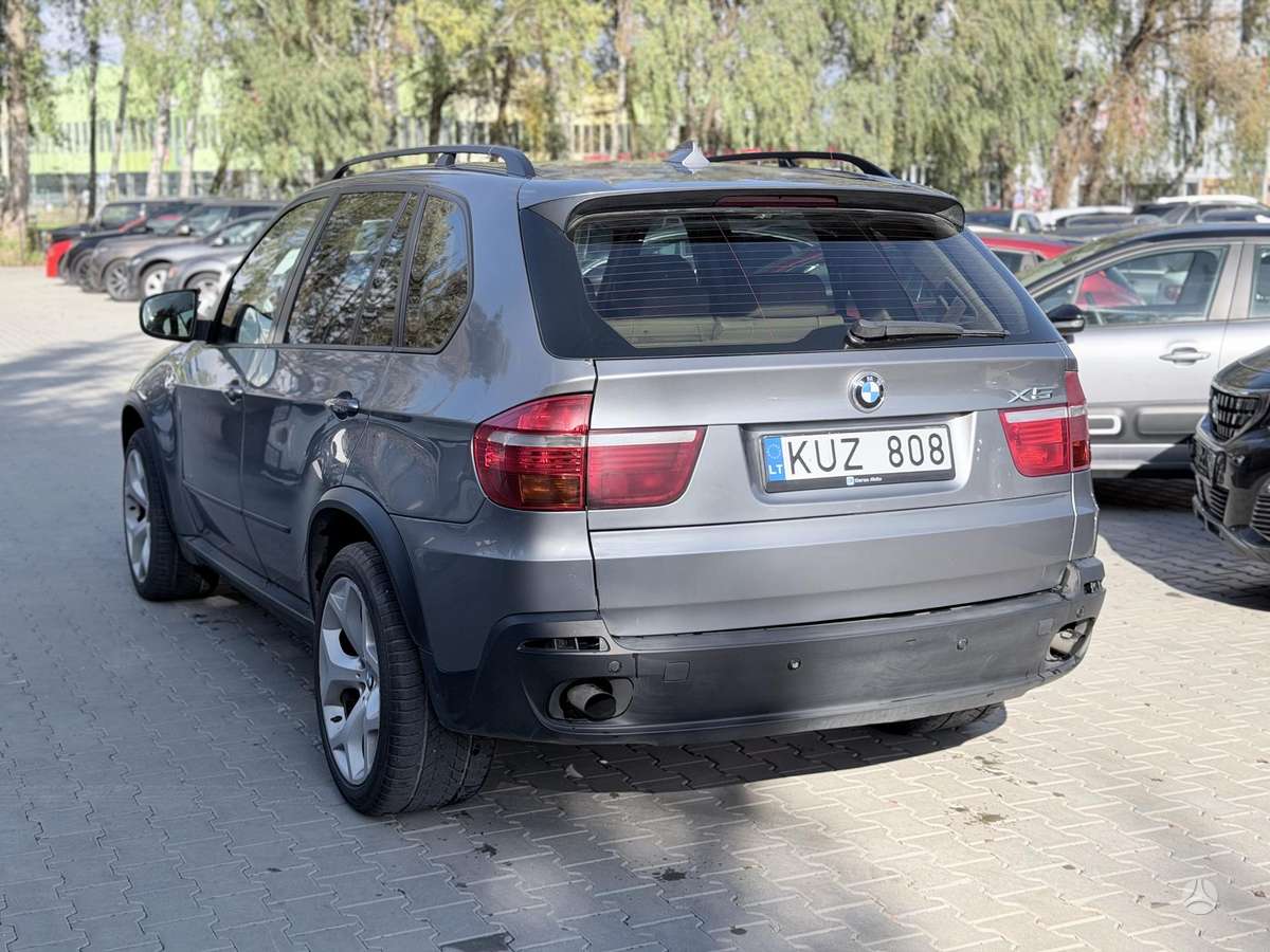 BMW X5 2010 — photo 6