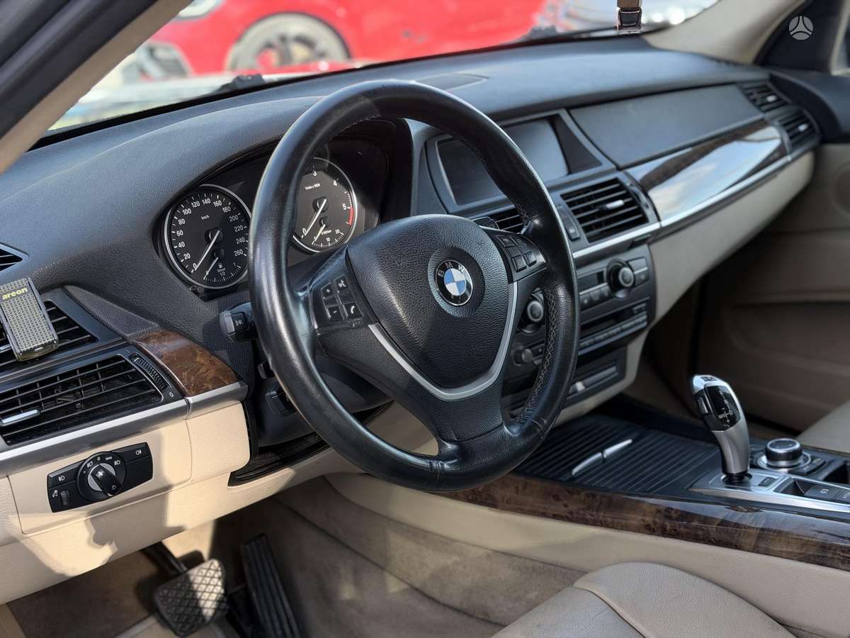 BMW X5 2010 — photo 7