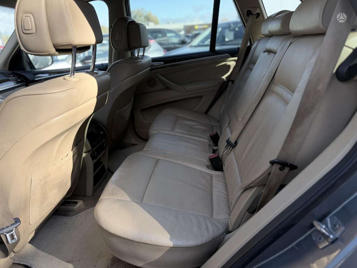 BMW X5 2010 — photo 9