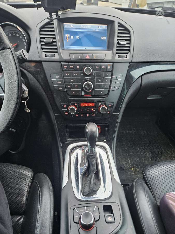 Opel Insignia 2009 — photo 10